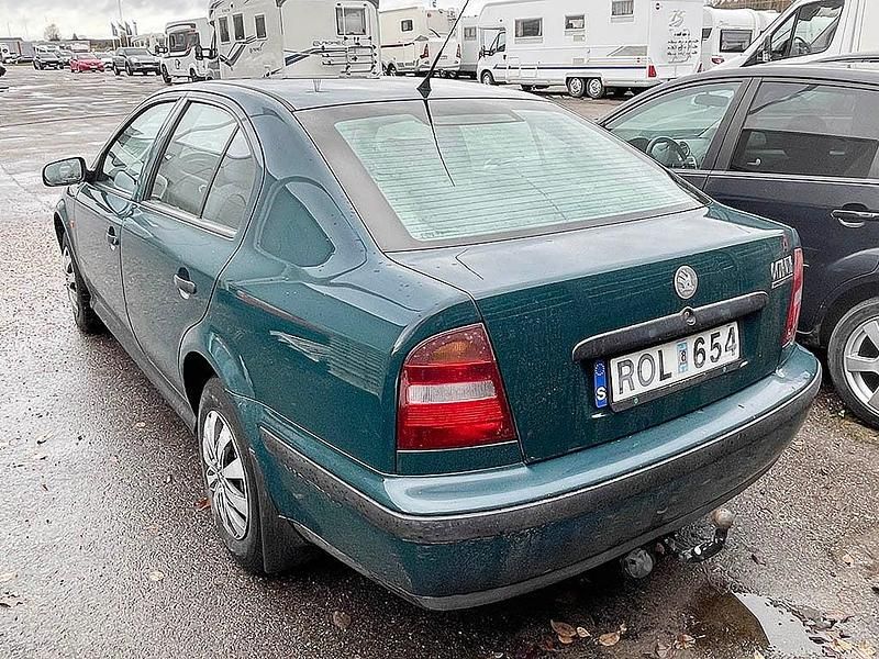 Begagnad Skoda Octavia 75 HK (55 kW) 2000 Mörkgrön Halvkombi