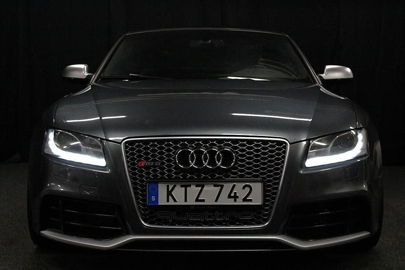 Begagnad Audi RS5 Premium 475 HK (349 kW) 2011 Grå Sportkupé