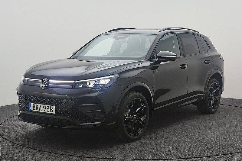 Svart Ny 2025 VW Tiguan R-line SUV | 647 100 kr - Bild 1/4