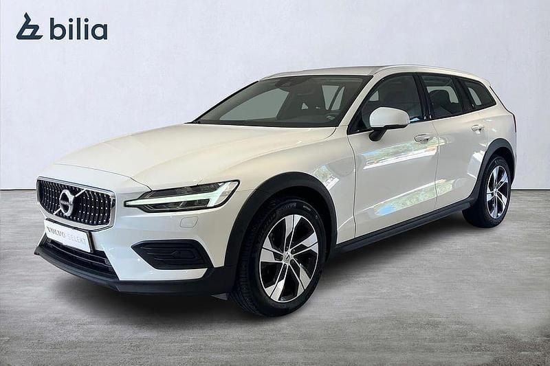Begagnad 2022 Volvo V60 CC Kombi | 359 000 kr (Marknadspris) - Bild 1/3