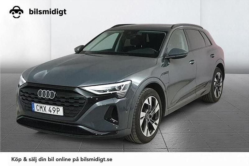 Grå Begagnad 2023 Audi Q8 e-tron SUV | 489 800 kr (Bra pris) - Bild 1/3