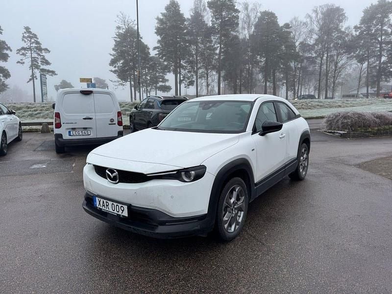 Vit Begagnad 2022 Mazda MX30 SUV | 157 900 kr (Marknadspris) - Bild 1/4