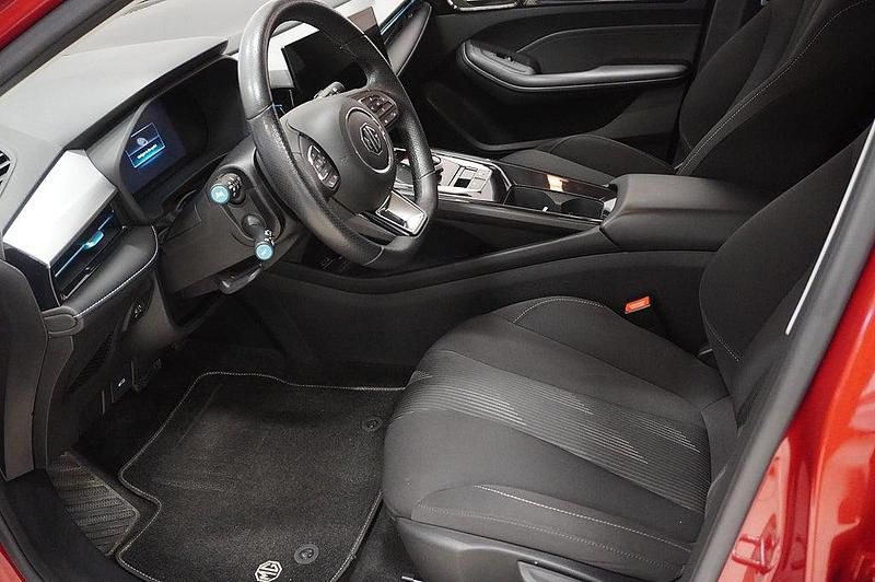 Begagnad MG MG5 EV Comfort 130 kW (177 HK) 2022 Diamond red Kombi