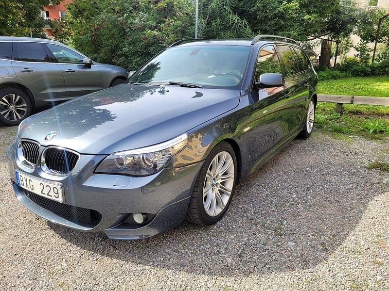 Grå Begagnad 2009 BMW 525 Comfort Edition Kombi | 49 000 kr (Bra pris) - Bild 1/3