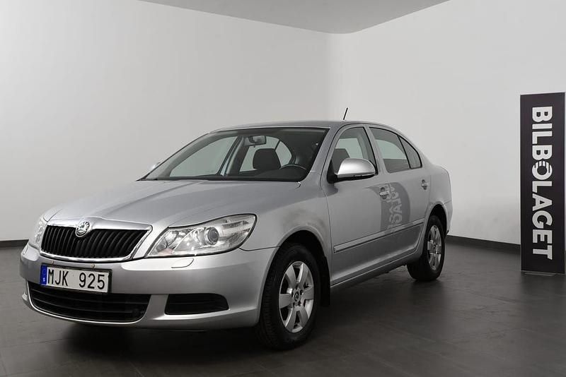Silver Begagnad 2012 Skoda Octavia Halvkombi | 49 800 kr (Marknadspris) - Bild 1/4
