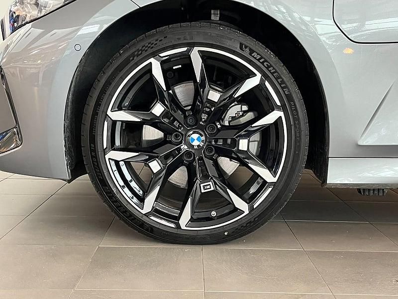 Begagnad BMW 330e M Sport 184 HK (135 kW) 2025 Grå Kombi
