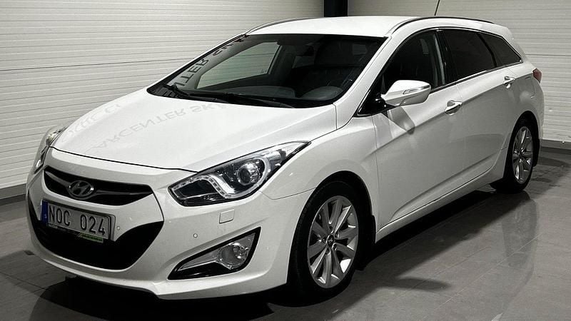 Vit Begagnad 2012 Hyundai i40 Kombi | 84 900 kr (Marknadspris) - Bild 1/4