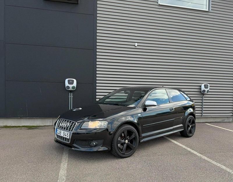 Svart Begagnad 2004 Audi A3 Comfort Halvkombi | 37 000 kr (Dyr) - Bild 1/4