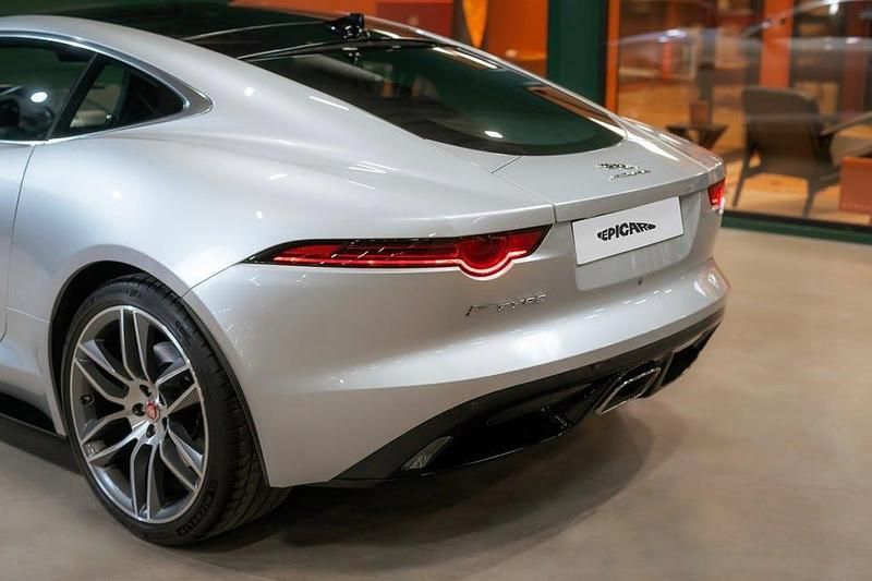 Begagnad Jaguar F-Type R-Dynamic 301 HK (221 kW) 2018 Silver Sportkupé