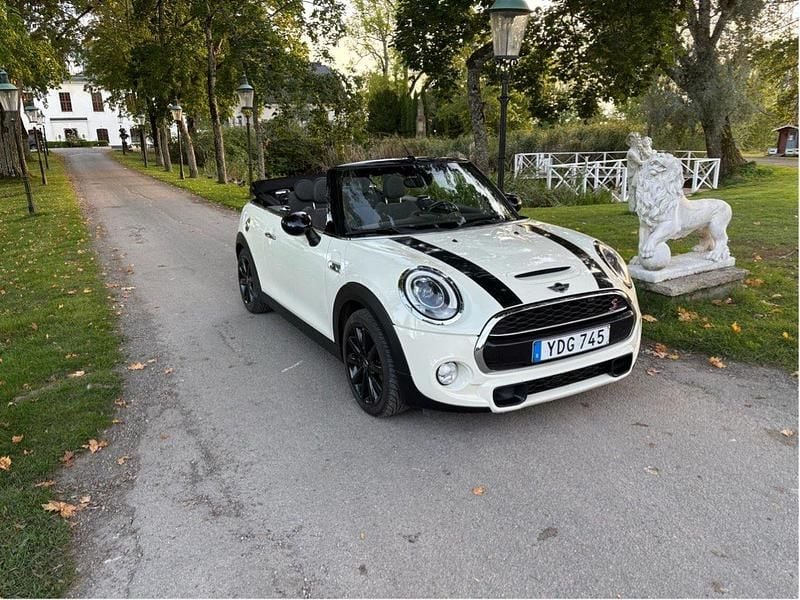 Vit Begagnad 2016 Mini Cooper S Cabriolet Cab | 220 000 kr (Marknadspris) - Bild 1/4