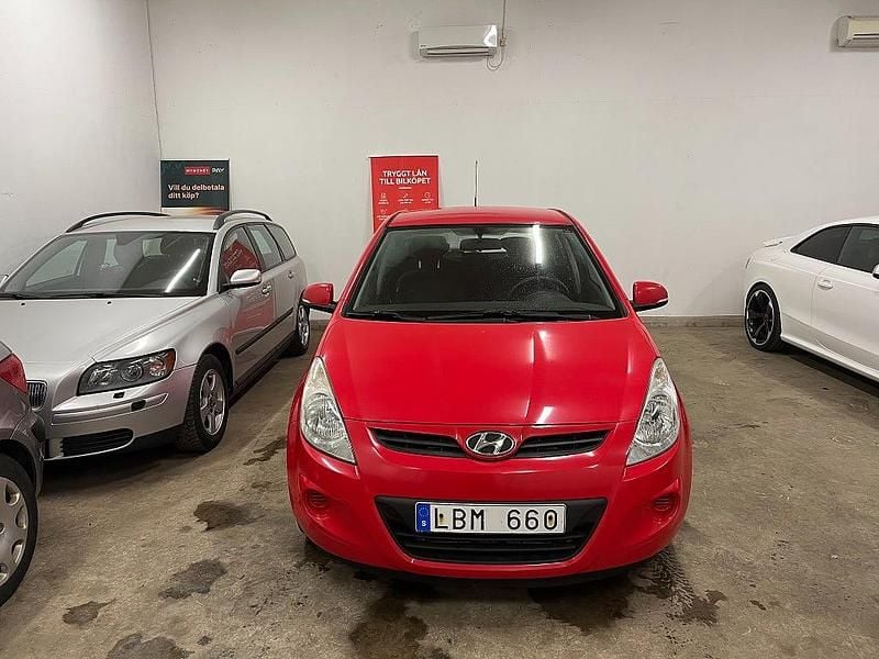 Begagnad Hyundai i20 78 HK (57 kW) 2010 Röd Halvkombi