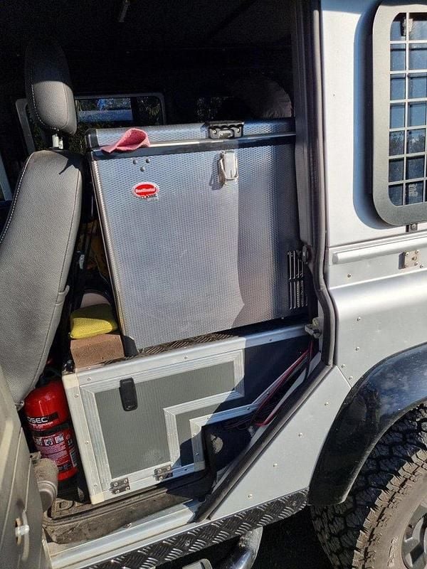 Begagnad Land Rover Defender 122 HK (89 kW) 2011 Silver SUV