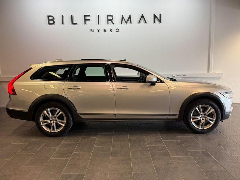 Silver Begagnad 2019 Volvo V90 CC Momentum Kombi | 339 900 kr (Marknadspris) - Bild 1/4