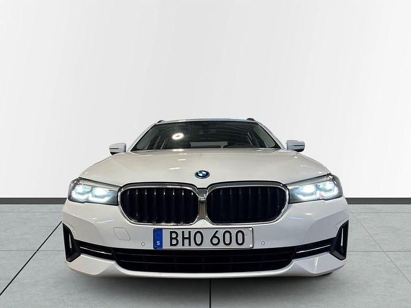 Begagnad BMW 530 292 HK (214 kW) 2023 Vit Kombi