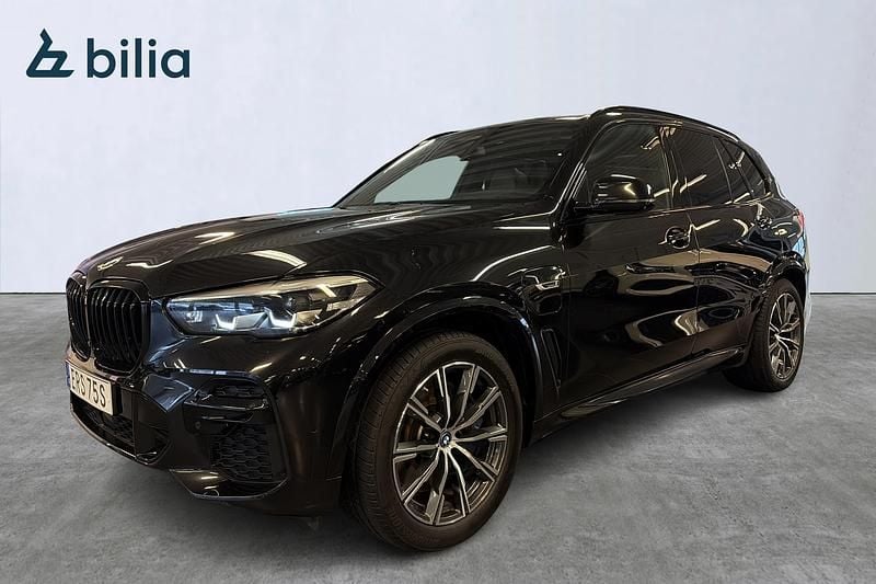 Svart Begagnad 2021 BMW X5 iPerformance SUV | 599 000 kr (Lite dyr) - Bild 1/4