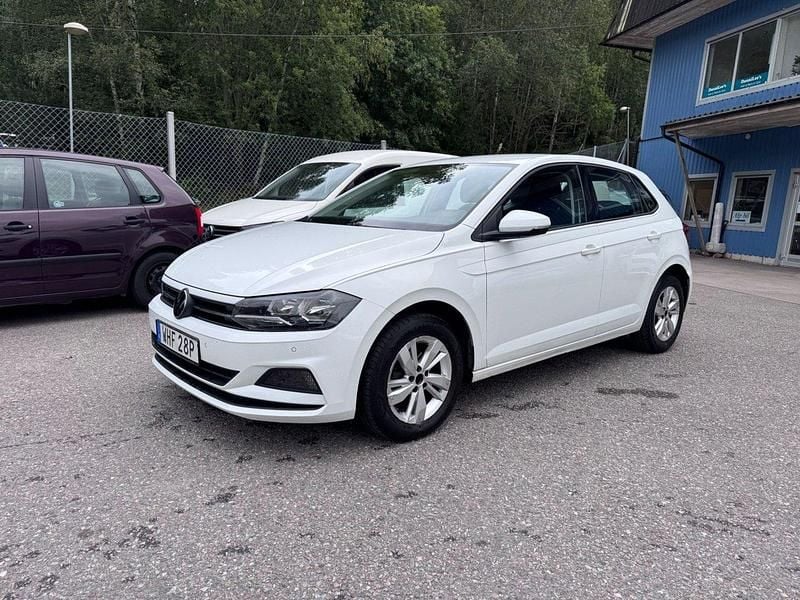 Vit Begagnad 2020 VW Polo Halvkombi | 144 900 kr (Marknadspris) - Bild 1/4