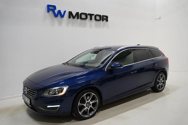 Blå Begagnad 2014 Volvo V60 Ocean Race Kombi | 179 900 kr (Marknadspris) - Bild 1/4