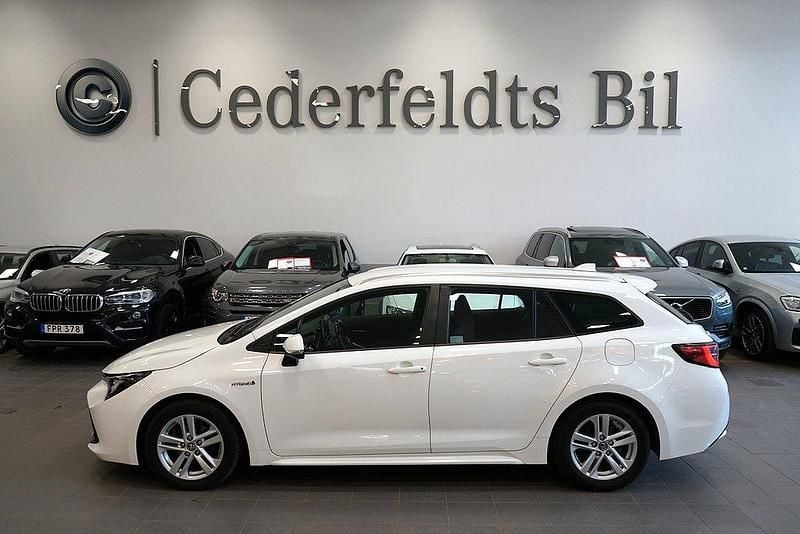 Vit Begagnad 2019 Toyota Corolla Active Kombi | 189 900 kr (Marknadspris) - Bild 1/3