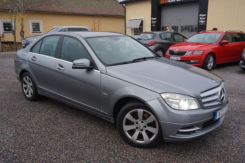 Silver Begagnad 2010 Mercedes C220 Avantgarde Sedan | 69 900 kr (Marknadspris) - Bild 1/4