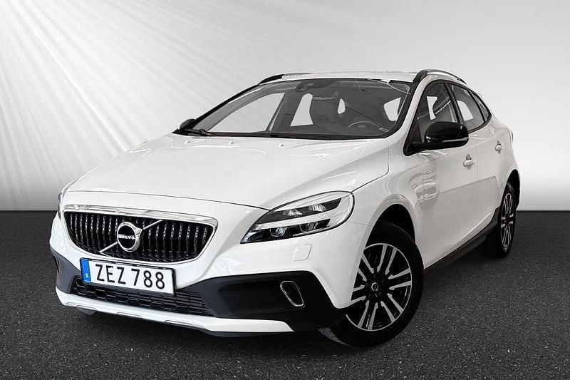 Vit Begagnad 2018 Volvo V40 CC Kombi | 199 900 kr (Bra pris) - Bild 1/4