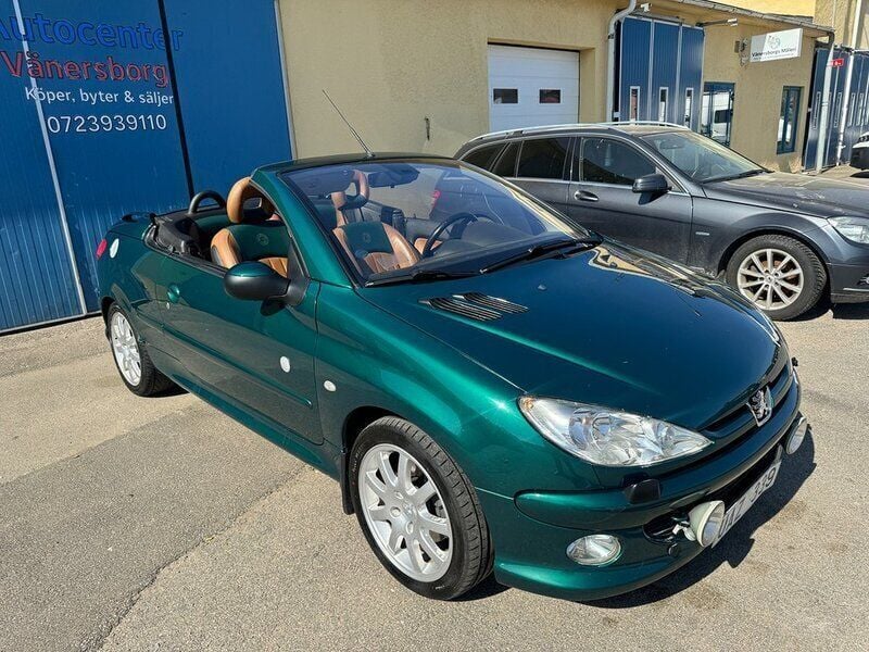 Grön Begagnad 2003 Peugeot 206 CC Roland Garros Cab | 29 900 kr (Marknadspris) - Bild 1/4
