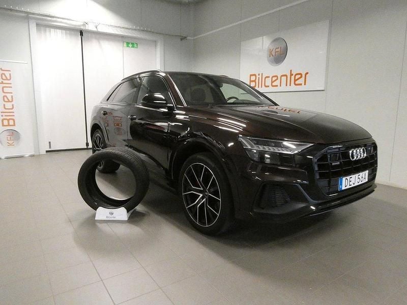 Brun Begagnad 2020 Audi Q8 S-Line SUV | 699 900 kr (Marknadspris) - Bild 1/4