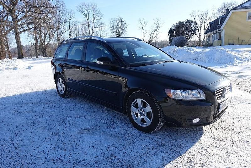 Begagnad Volvo V50 Momentum 116 HK (85 kW) 2011 Svart Kombi