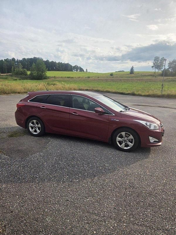 Röd Begagnad 2013 Hyundai i40 Kombi | 59 000 kr (Marknadspris) - Bild 1/4