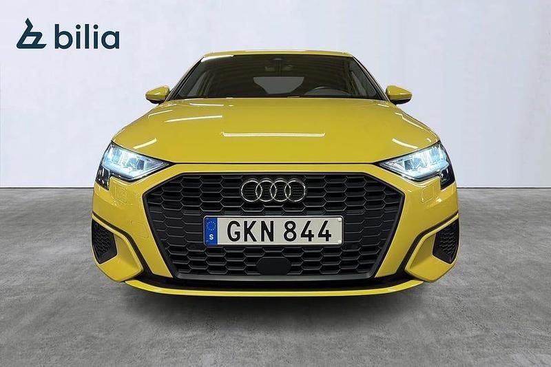 Begagnad Audi A3 Proline 207 HK (152 kW) 2024 Gul Sedan