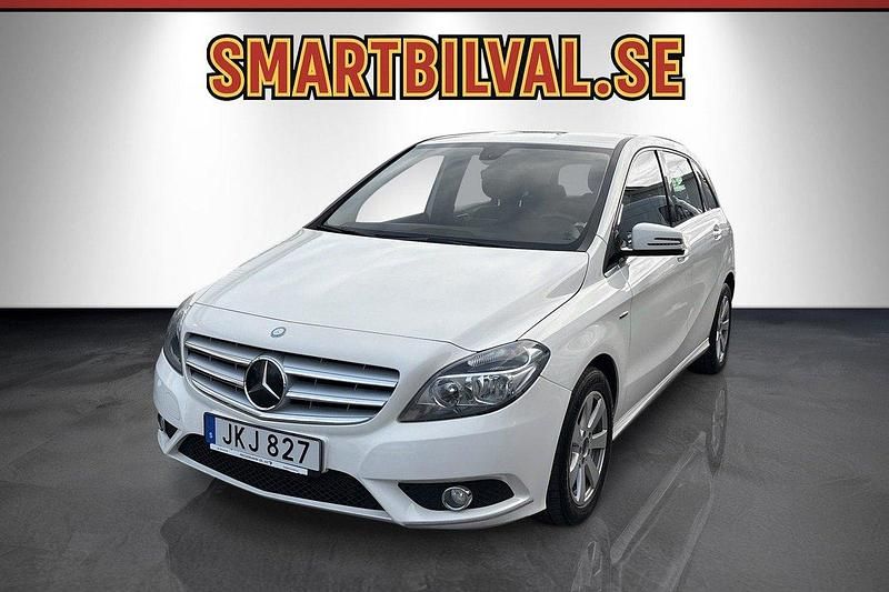 Vit Begagnad 2012 Mercedes B180 Minibuss | 79 900 kr (Marknadspris) - Bild 1/4