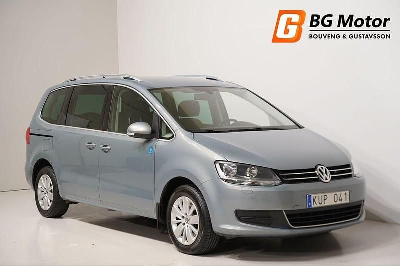 Grå Begagnad 2012 VW Sharan Minibuss | 114 800 kr (Marknadspris) - Bild 1/3