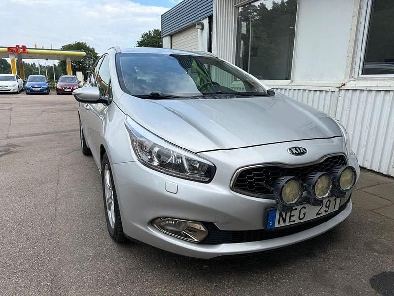 Begagnad Kia Ceed Sportswagon 128 HK (94 kW) 2013 Grå Kombi