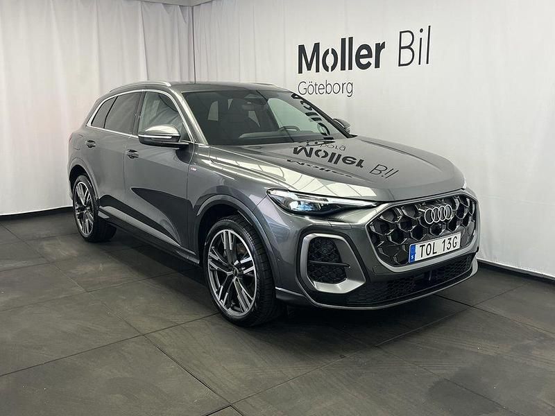 Grå (daytonagrå pärleffekt) Ny 2025 Audi Q5 Sportback Design SUV | 762 800 kr (Marknadspris) - Bild 1/4