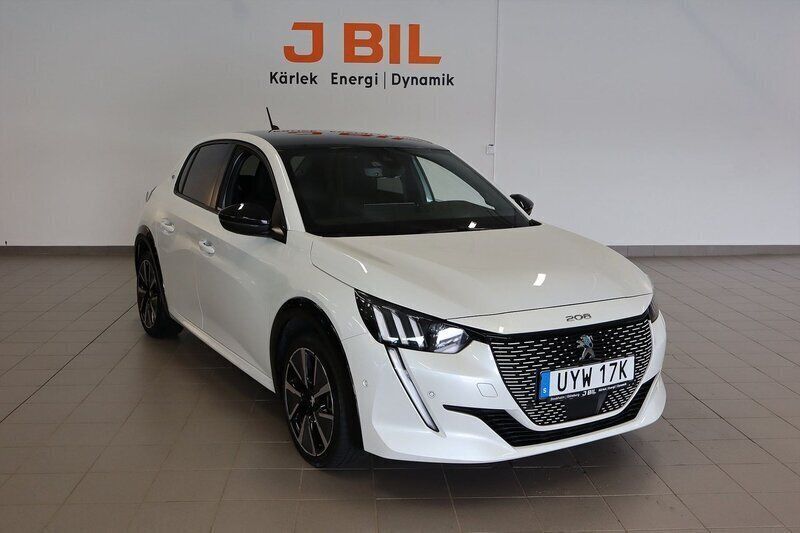 Vit Begagnad 2021 Peugeot e-208 GTi Halvkombi | 199 900 kr (Marknadspris) - Bild 1/4