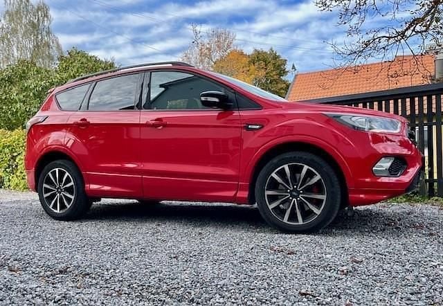 Röd Begagnad 2020 Ford Kuga ST-Line SUV | 195 000 kr (Superpris) - Bild 1/4