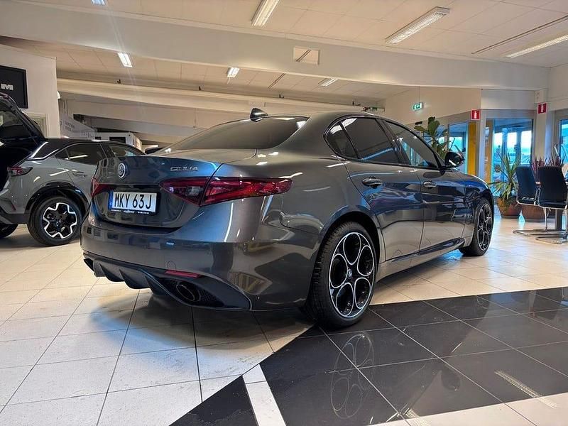 Begagnad Alfa Romeo Giulia Veloce 281 HK (206 kW) 2022 Grå (vesuvio grey metallic) Sedan