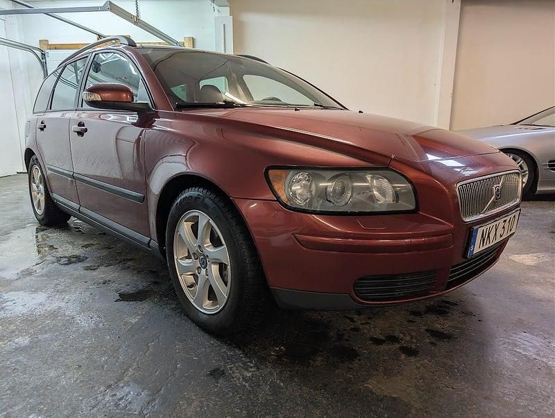 Begagnad Volvo V50 Kinetic 109 HK (80 kW) 2007 Röd Kombi
