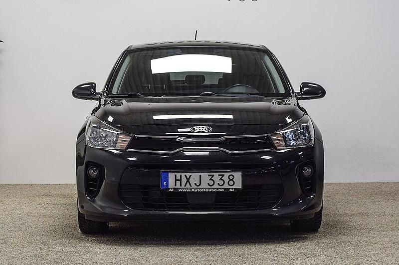 Begagnad Kia Rio 84 HK (61 kW) 2017 Svart Halvkombi