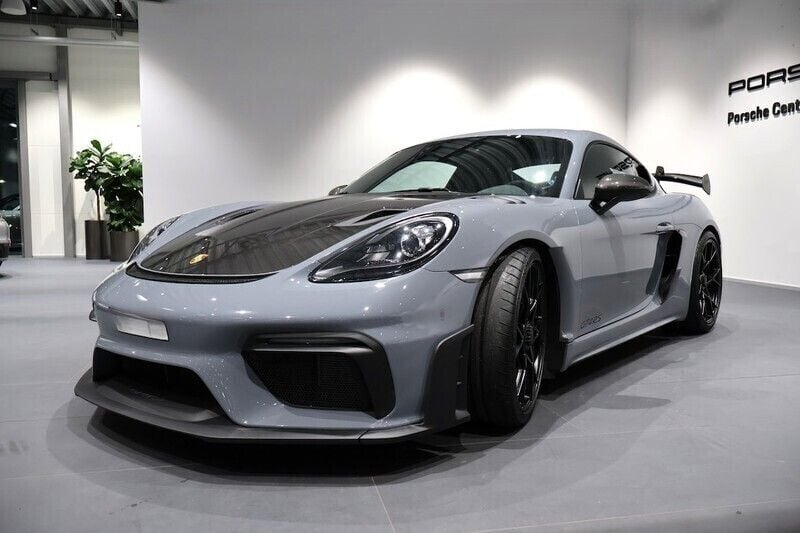 Grå Begagnad 2023 Porsche 718 Cayman GT4 Sportkupé | 1 795 000 kr (Superpris) - Bild 1/3
