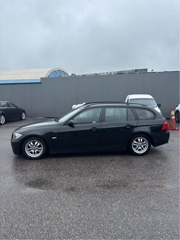 Svart Begagnad 2006 BMW 320 Advantage Kombi | 40 000 kr (Superpris) - Bild 1/4