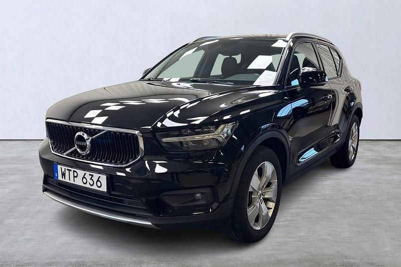 Svart Begagnad 2018 Volvo XC40 Momentum SUV | 264 900 kr (Marknadspris) - Bild 1/4