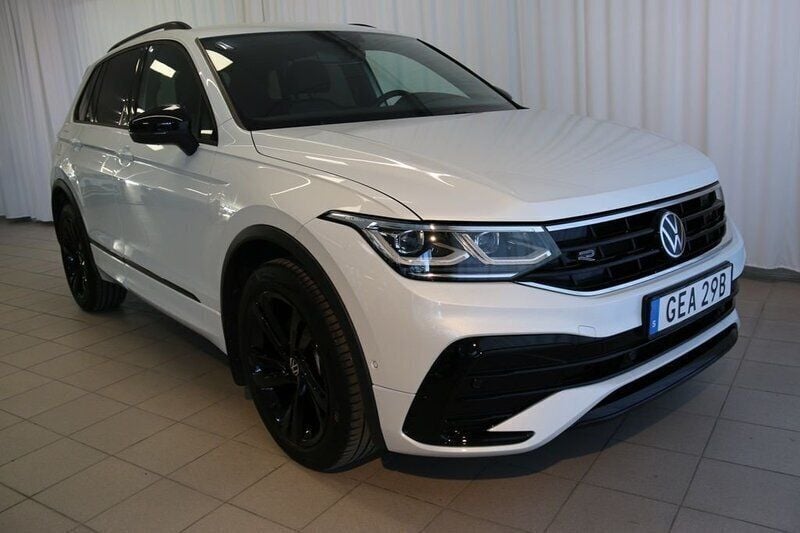 Vit Begagnad 2023 VW Tiguan R-line SUV | 425 000 kr (Marknadspris) - Bild 1/4