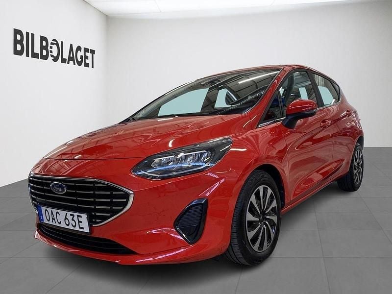 Röd Begagnad 2022 Ford Fiesta Titanium Halvkombi | 174 800 kr (Marknadspris) - Bild 1/4