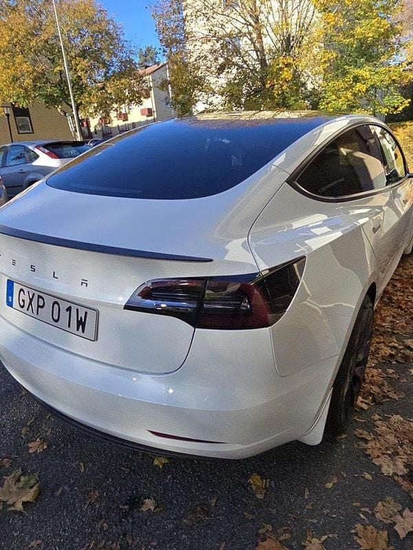 Vit Begagnad 2021 Tesla Model 3 Performance Sedan | 310 000 kr (Bra pris) - Bild 1/4