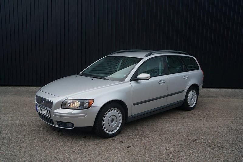Ljusgrå Begagnad 2005 Volvo V50 Kinetic Kombi | 71 900 kr (Lite dyr) - Bild 1/4