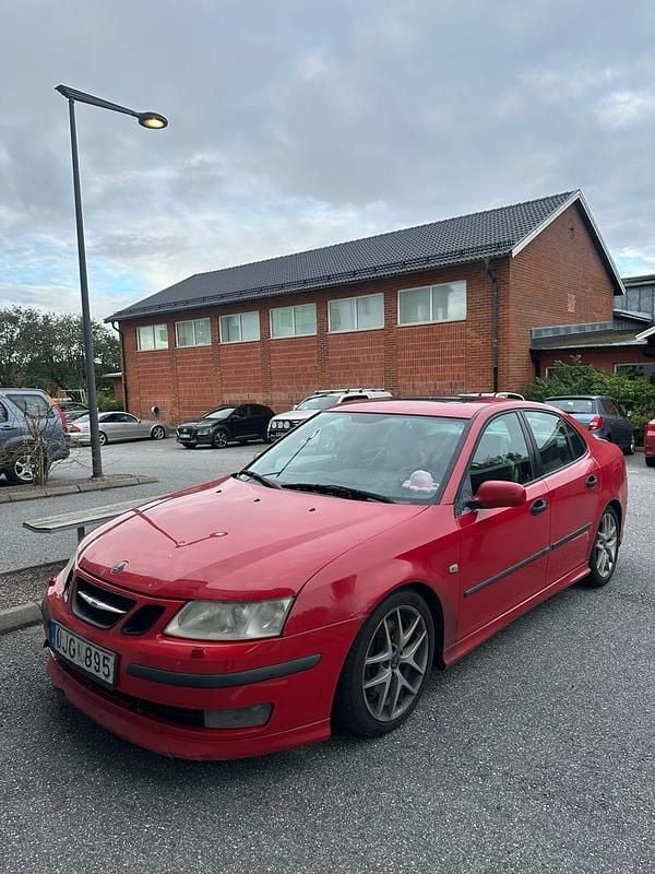 Begagnad 2004 Saab 9-3 Sedan | 22 000 kr (Bra pris) - Bild 1/4