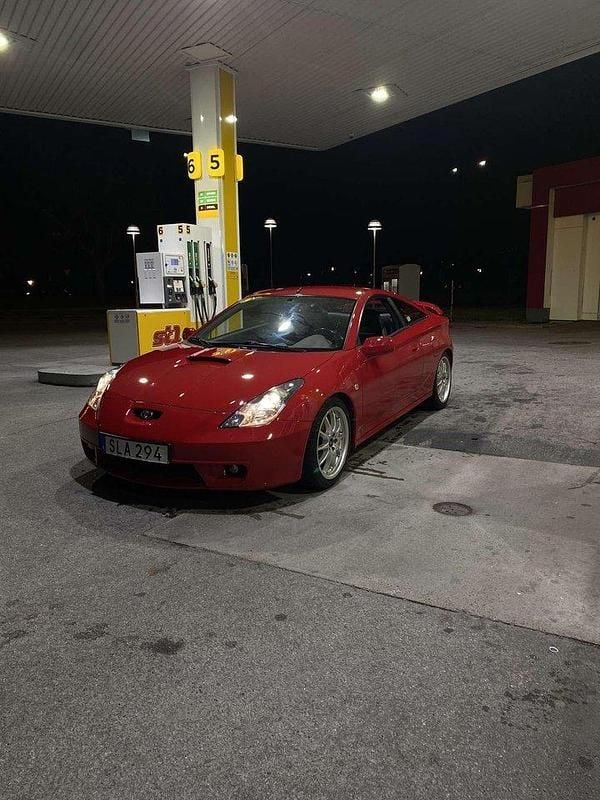 Röd Begagnad 2001 Toyota Celica Halvkombi | 85 000 kr - Bild 1/4