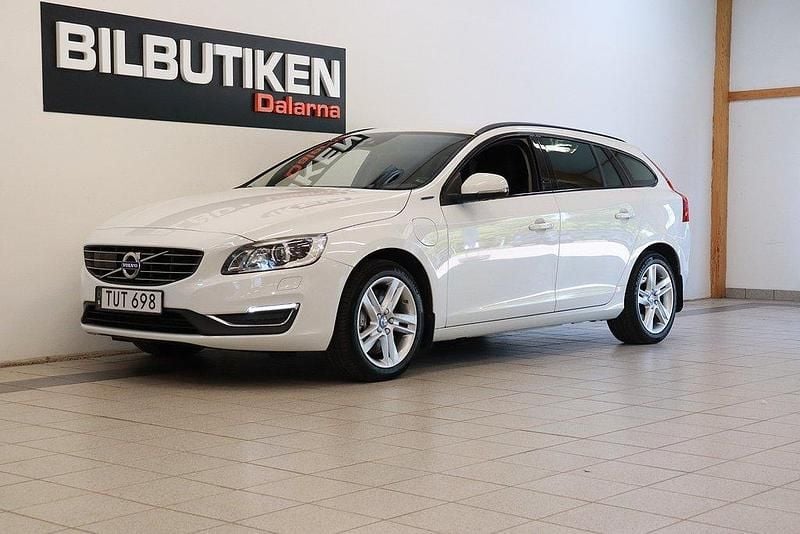 Vit Begagnad 2015 Volvo V60 Momentum Kombi | 199 500 kr (Lite dyr) - Bild 1/4