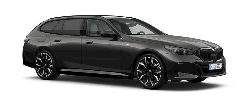 Grå Ny 2025 BMW 550e Comfort Edition Kombi | 1 048 500 kr (Marknadspris) - Bild 1/4