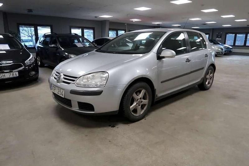 Silver Begagnad 2005 VW Golf V Trendline Halvkombi | 19 999 kr (Marknadspris) - Bild 1/4